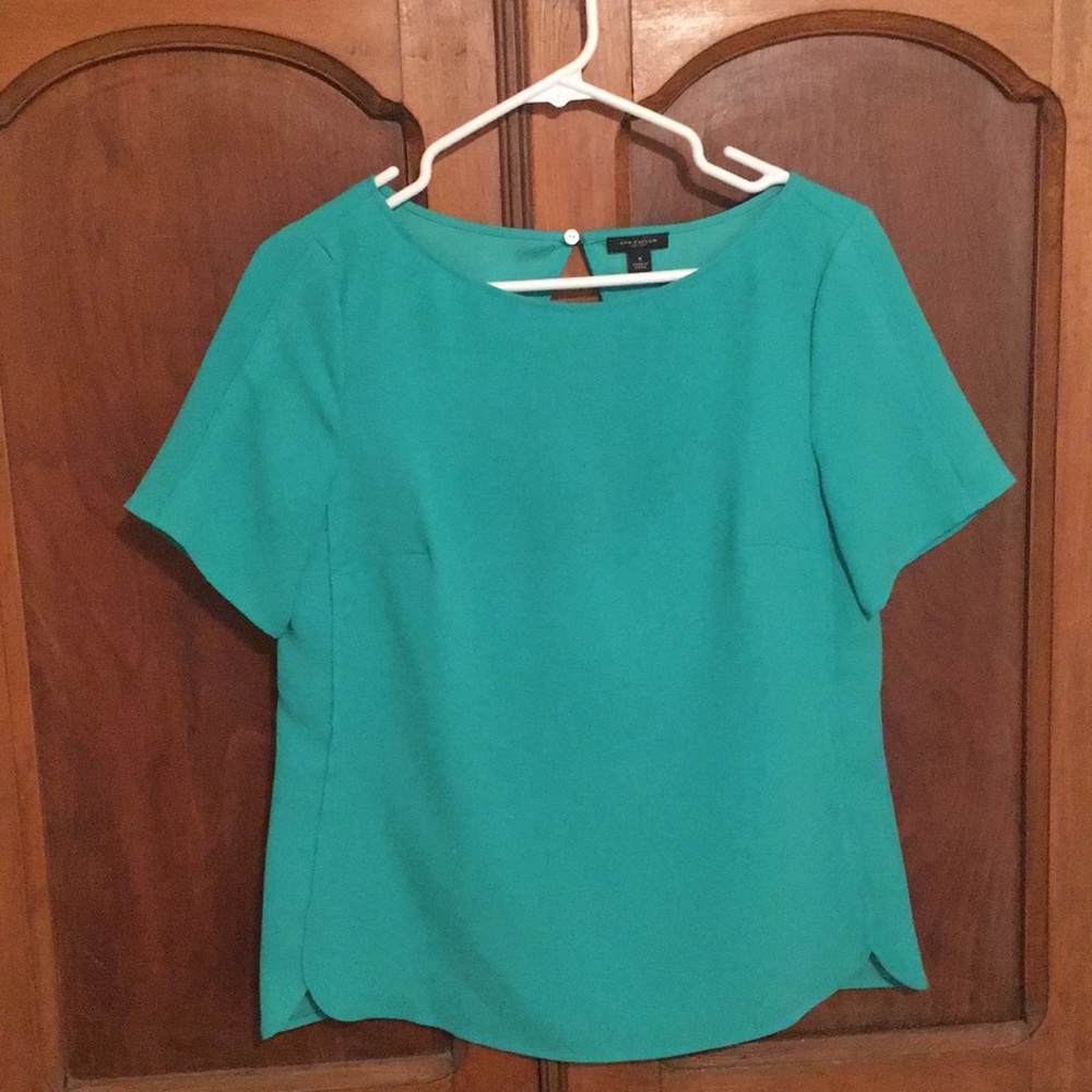 Ann Taylor Size 4 green blouse with cutout back